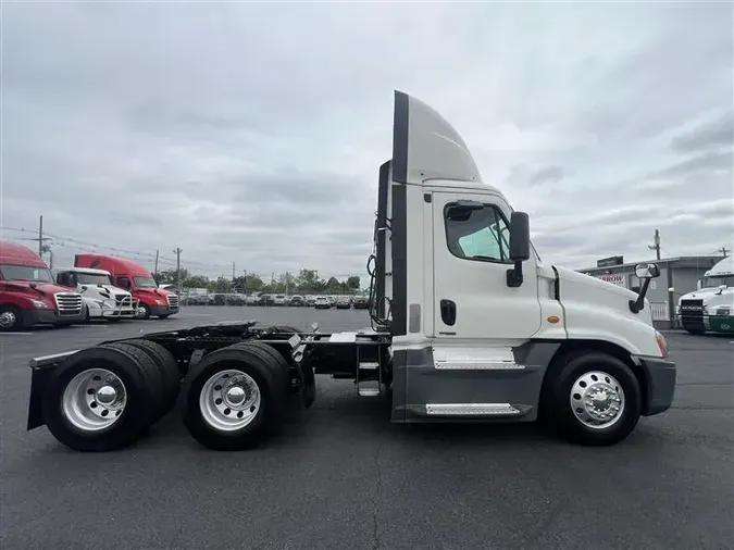 2018 FREIGHTLINER CA12562DC