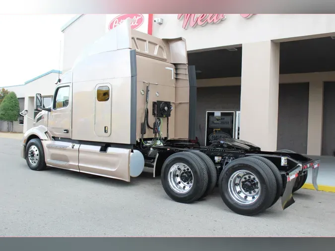 2023 Peterbilt 579