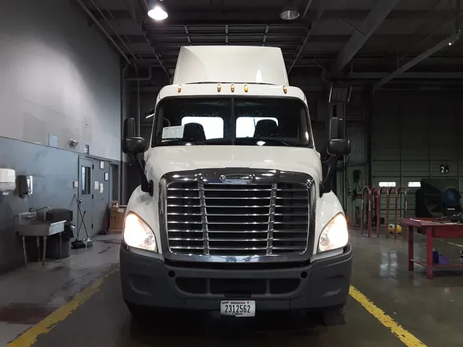 2015 FREIGHTLINER/MERCEDES CASCADIA 113