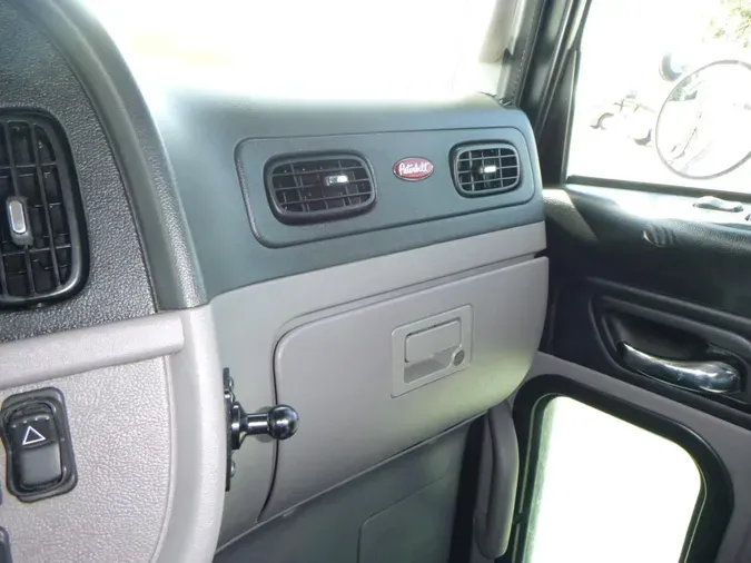 2020 Peterbilt 389