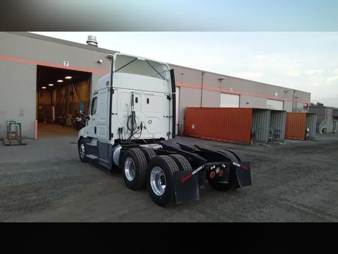 2021 Freightliner Cascadia 126ece5660dd6f2aefb5244a464f829b89e