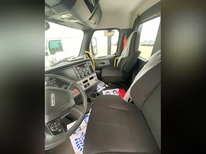 2021 FREIGHTLINER CASCADIA 126