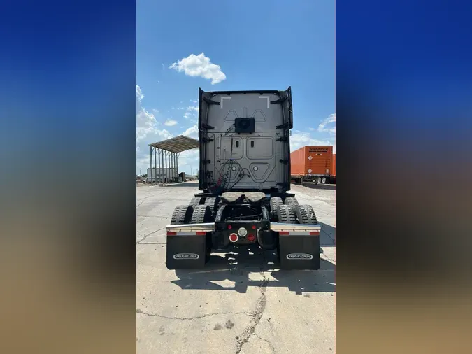 2022 Freightliner Cascadia 126ece7d174e7f020d9d1b22a1ac7acfe00