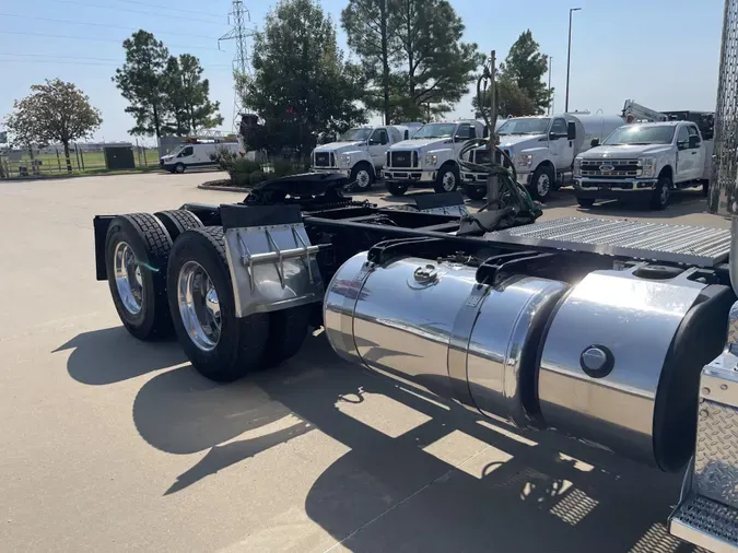 2015 Peterbilt 389