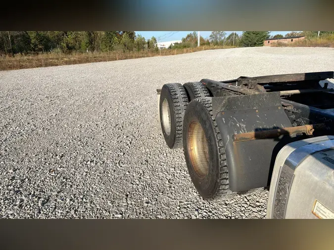 2019 Volvo VNL300