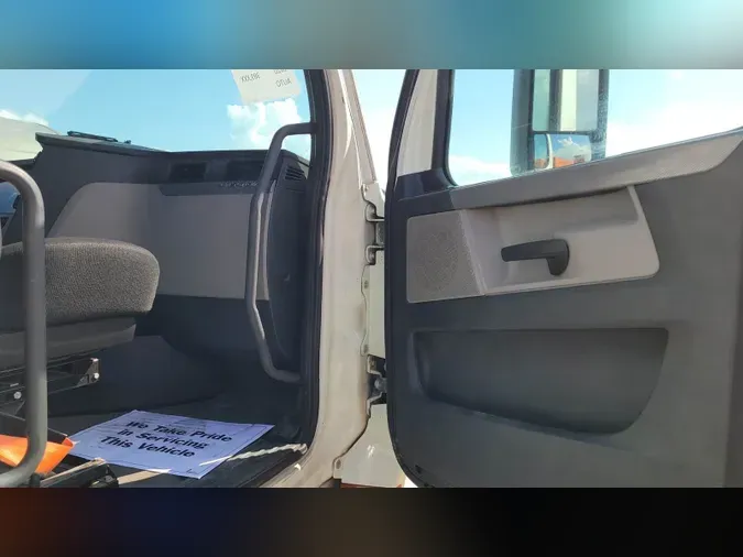 2020 Freightliner Cascadia 126