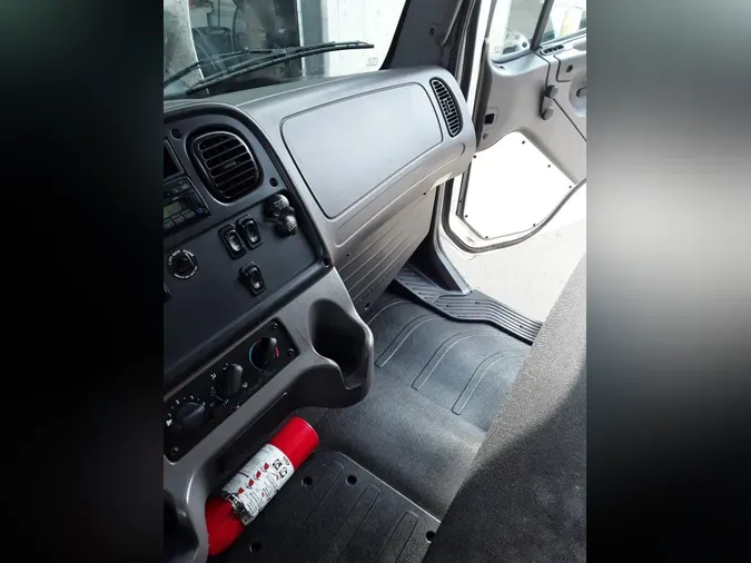 2016 FREIGHTLINER M2 106