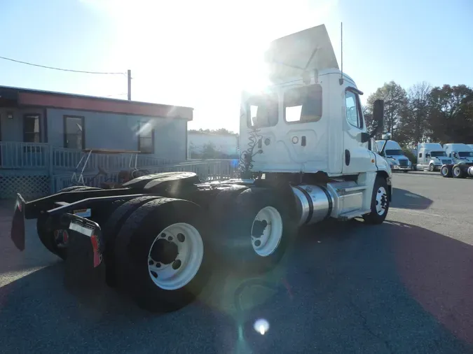 2020 FREIGHTLINER/MERCEDES CASCADIA 125