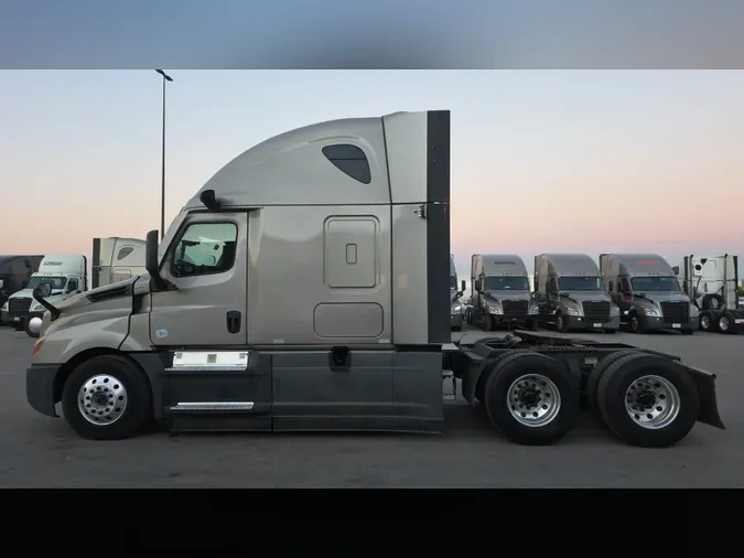 2023 Freightliner Cascadia 126