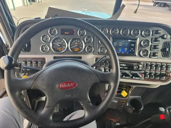 2022 Peterbilt 389