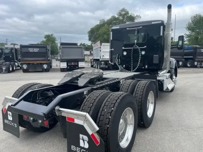 2024 Kenworth T880