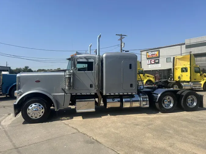 2021 Peterbilt 389