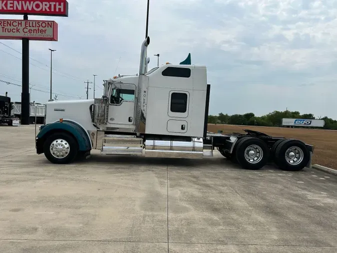 2021 Kenworth W900L