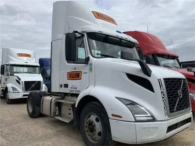 2019 VOLVO VNR42T300