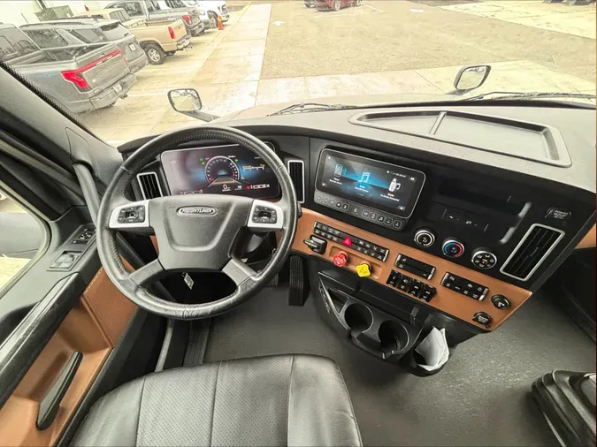 2024 Freightliner Cascadia 126