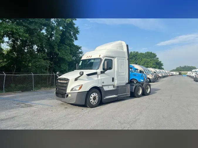 2020 Freightliner Cascadia 126