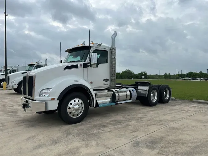 2026 Kenworth T880