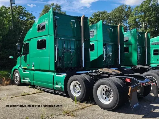 2021 VOLVO VNL860