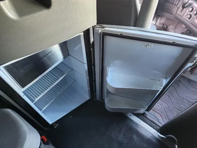 2024 VOLVO VNL64T860