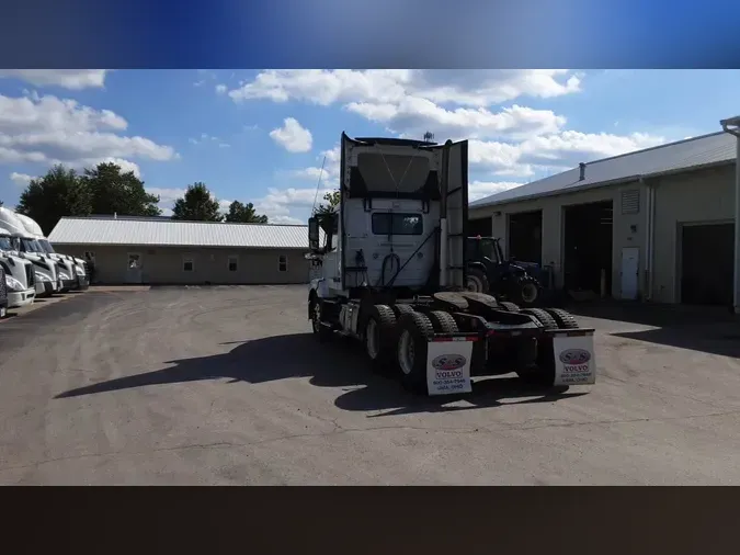 2016 Volvo VNL300