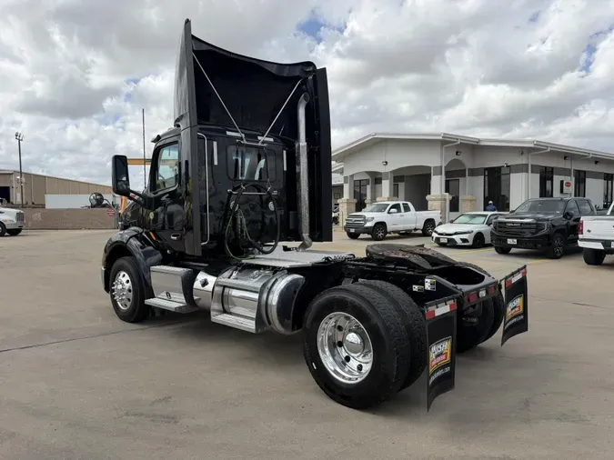 2021 Peterbilt 579ed21163d3e56f9780430677632d8af83