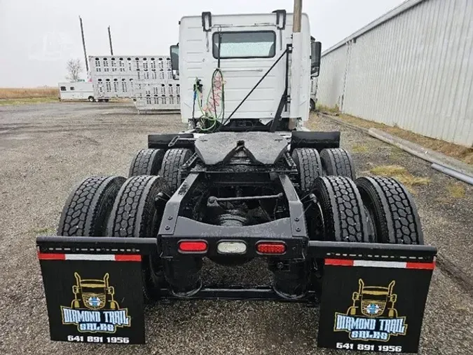 2015 VOLVO VNL64T300