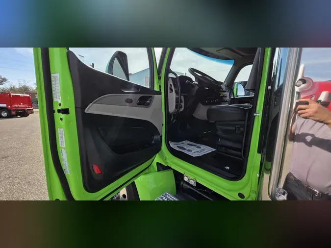2023 Peterbilt 579