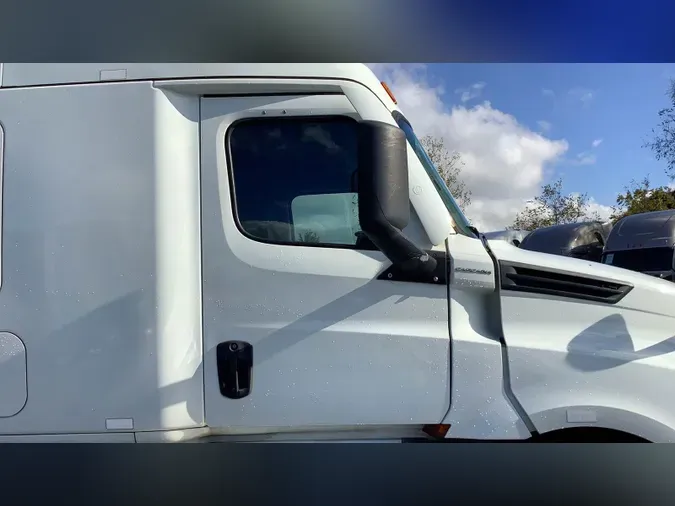 2021 Freightliner Cascadia 126ed2396f7b04a5462315e93da7f149f1f