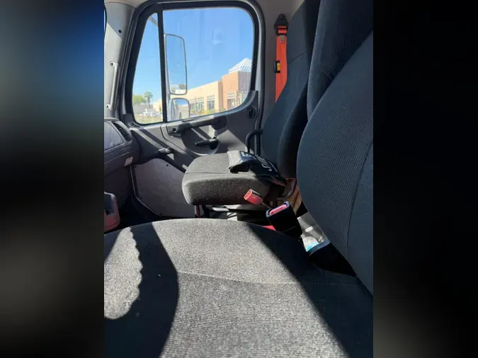 2019 FREIGHTLINER/MERCEDES M2 106