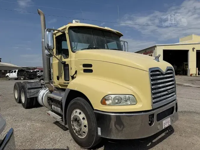 2017 MACK PINNACLE CXU613
