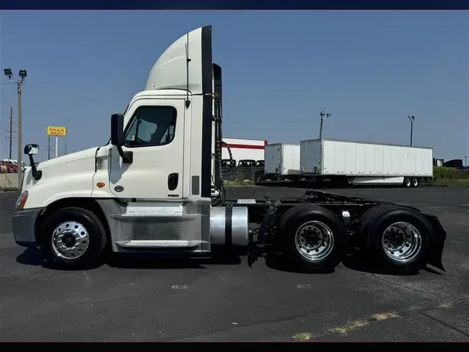 2018 FREIGHTLINER CA12562DC