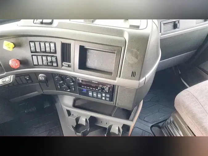 2020 VOLVO VNL760