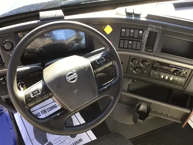 2019 VOLVO VNR300