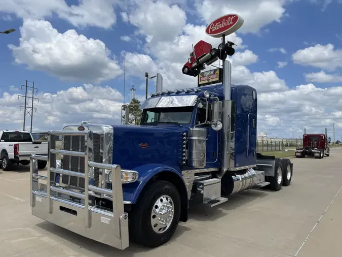 2022 Peterbilt 389