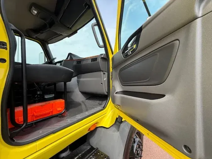 2018 INTERNATIONAL RH613