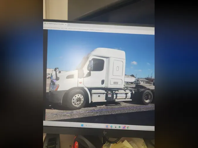 2020 FREIGHTLINER/MERCEDES CASCADIA 113" DAYCABed3bbd348443647706f9cc6fbd2b4737