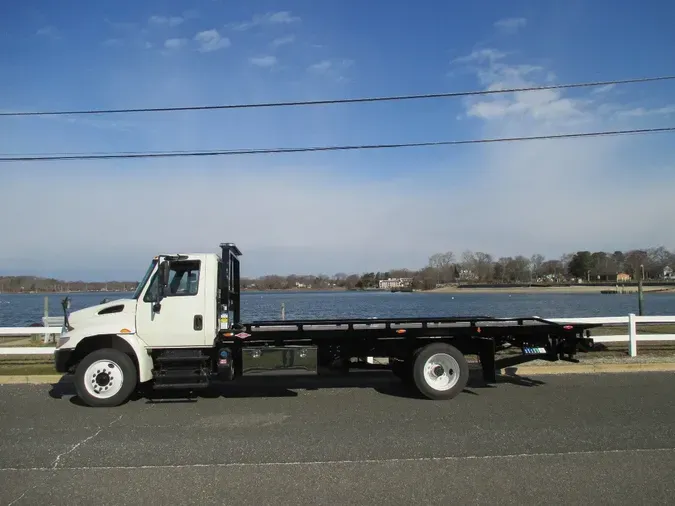 2017 INTERNATIONAL 4300