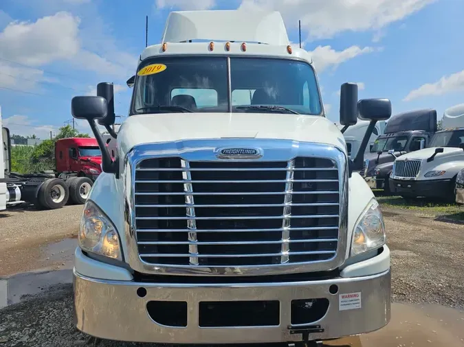 2019 FREIGHTLINER CASCADIA 113
