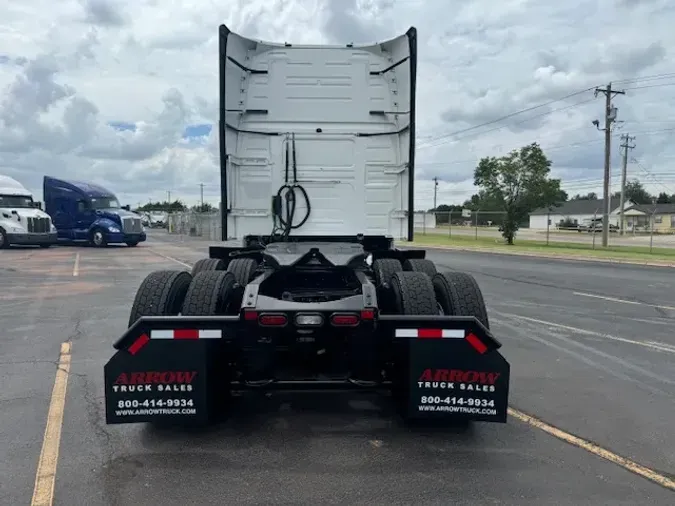 2019 VOLVO VNL760