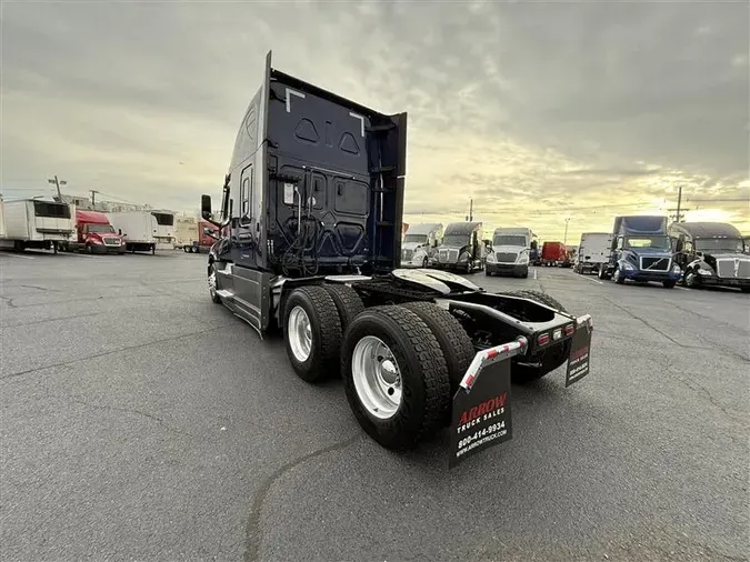 2021 FREIGHTLINER CA126