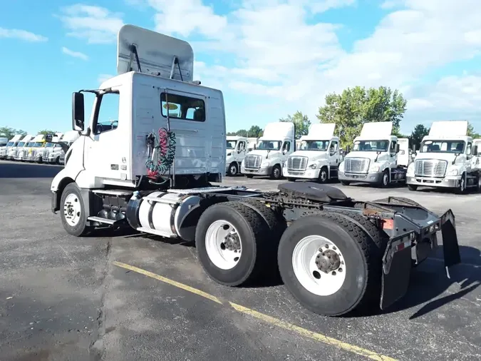 2019 VOLVO VNL64T-300