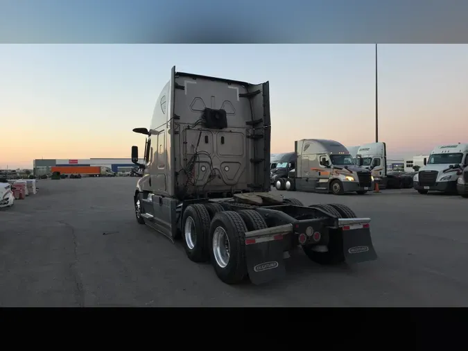 2023 Freightliner Cascadia 126