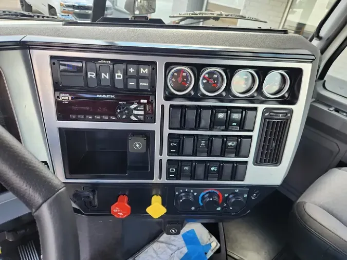 2020 MACK AN64T