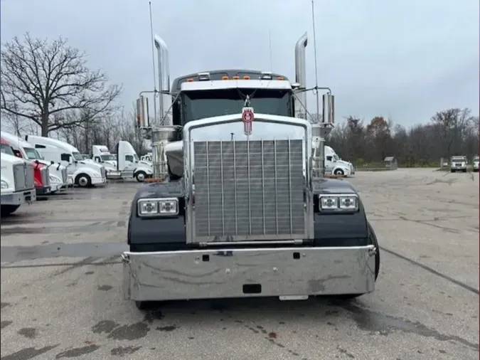 2024 Kenworth W900