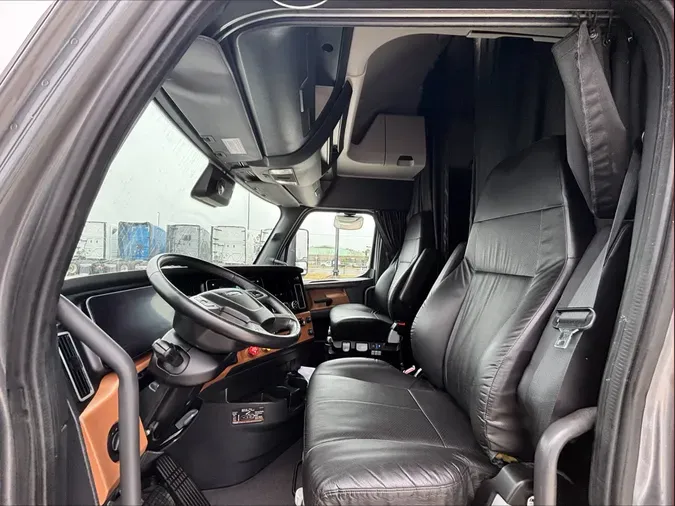 2024 Freightliner Cascadia 126