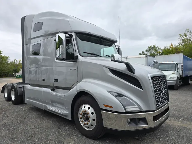 2020 VOLVO VNL64T-760