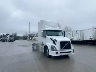 2015 Volvo VNL300