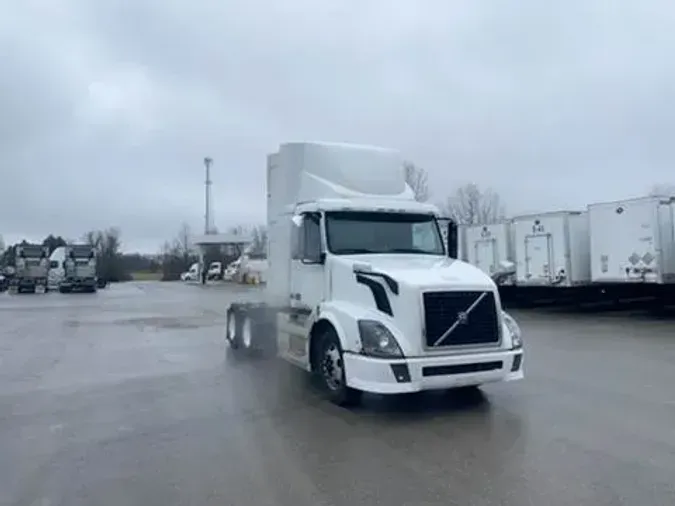 2015 Volvo VNL300ed624bca2b23bf02d30756ada876af56