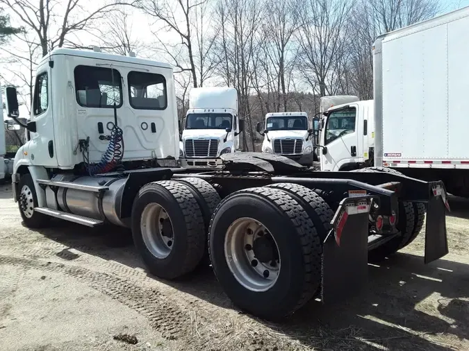 2020 FREIGHTLINER CASCADIA 113