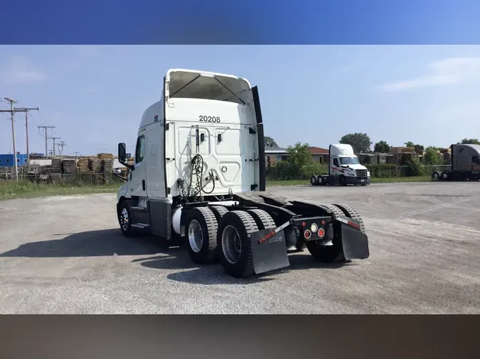 2020 Freightliner Cascadia 126